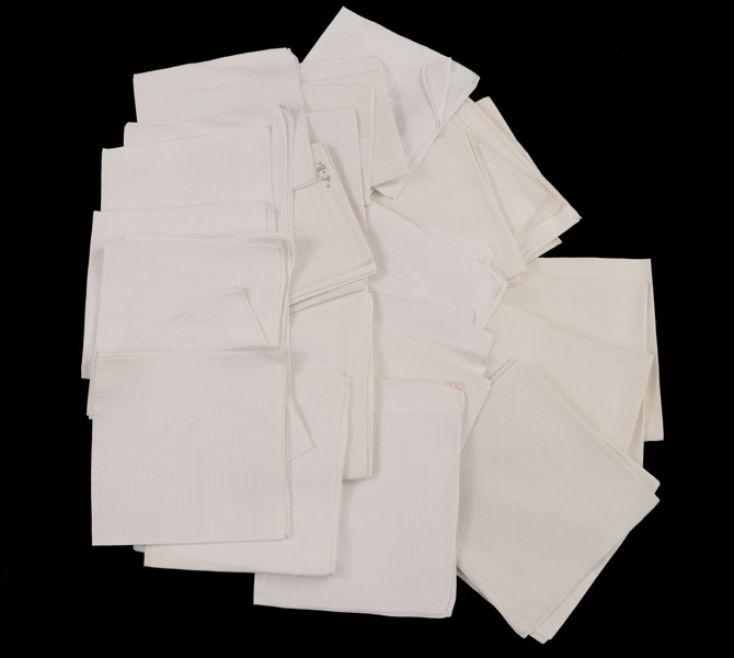 Parti linneservetter, bl.a. damast