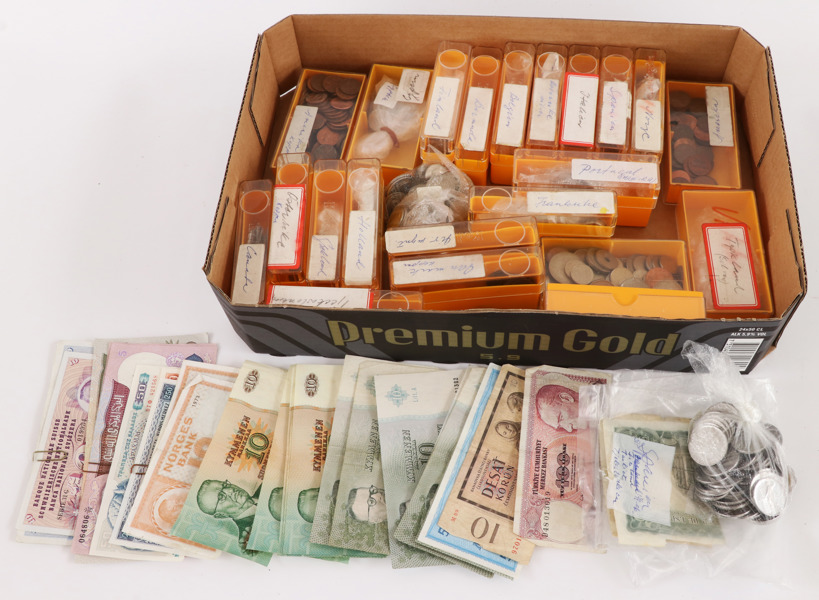 Parti utländska mynt och sedlar