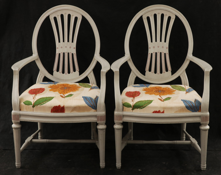 Karmstolar ett par, gustaviansk stil, 1900-tal