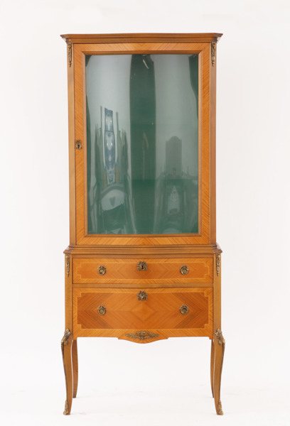 Vitrinskåp, gustaviansk stil, 1900-tal