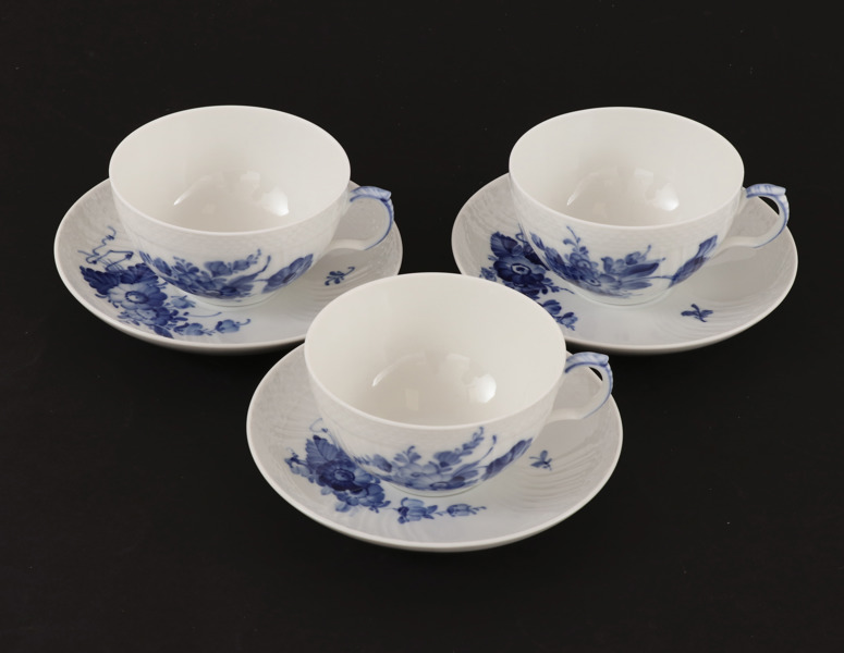 Tekoppar med fat 3st, "Blå blomster", Royal Copenhagen