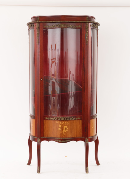 Vitrinskåp, rokokostil, 1900-tal