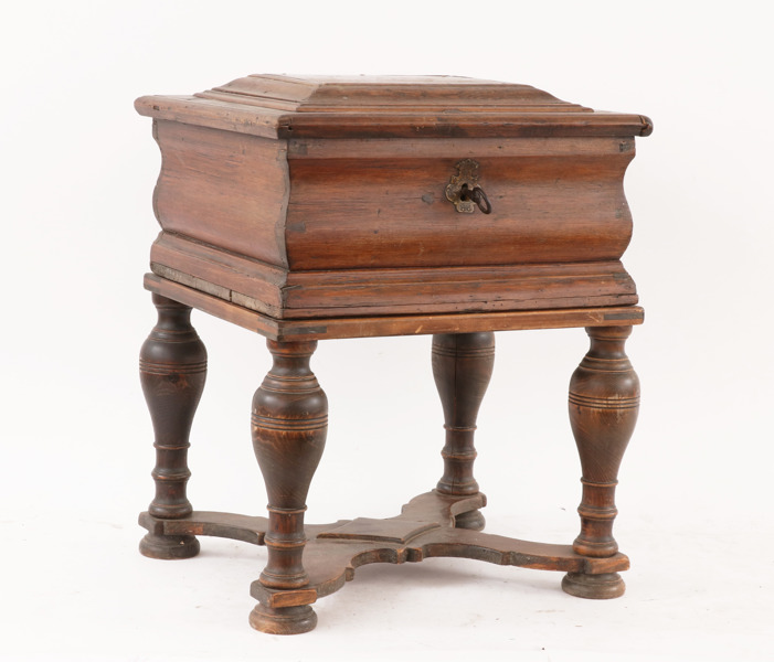 Skrin på benställning, barock, 1700-talets första hälft