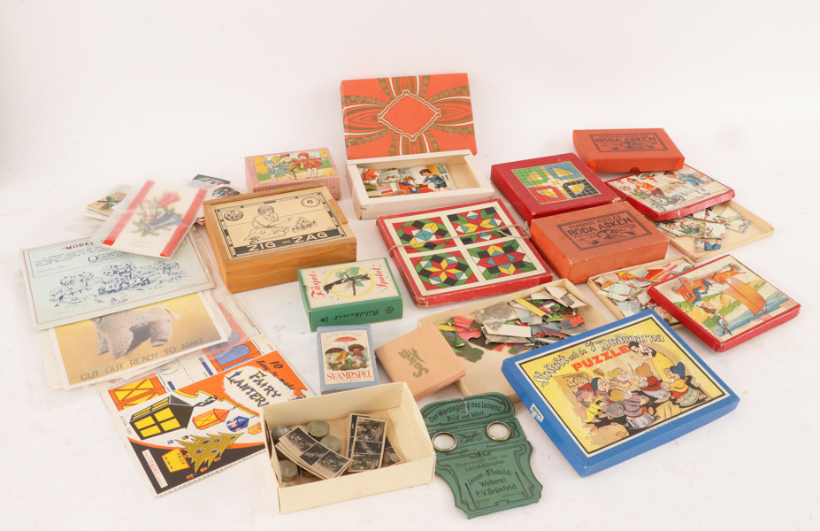 Parti äldre spel, pussel, m.m. 