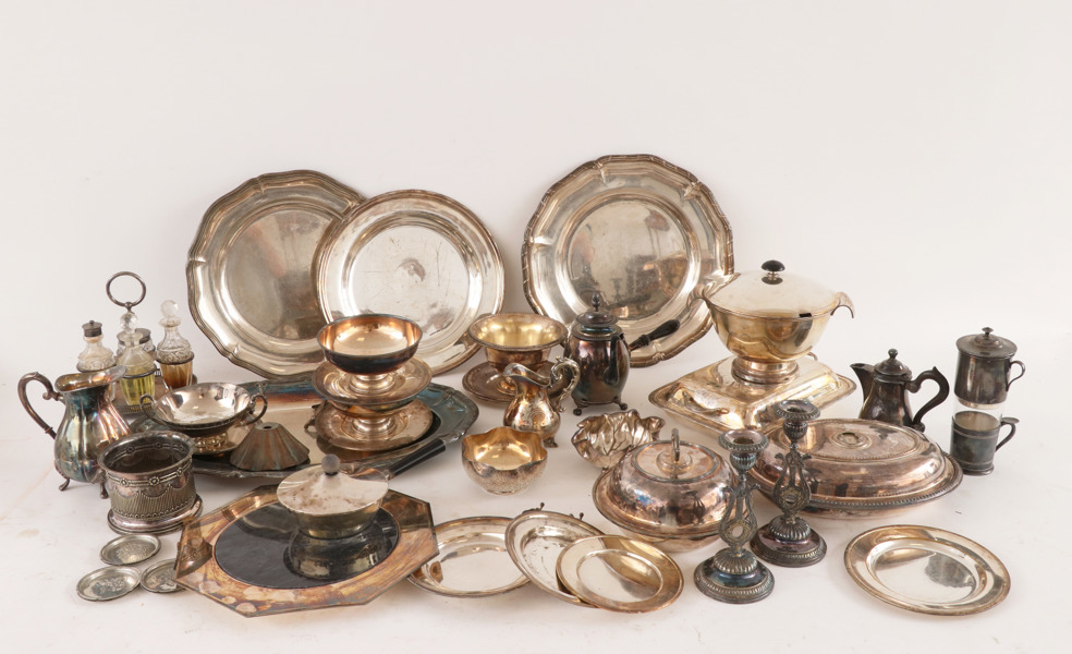 Parti nysilverföremål