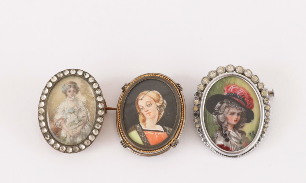 Broscher med miniatyrmålningar 3st