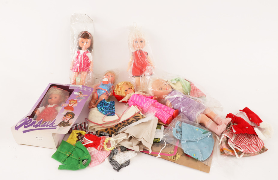 Parti dockor och tillbehör