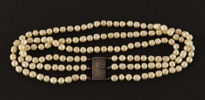 Pärlhalsband med lås i silver, 1948
