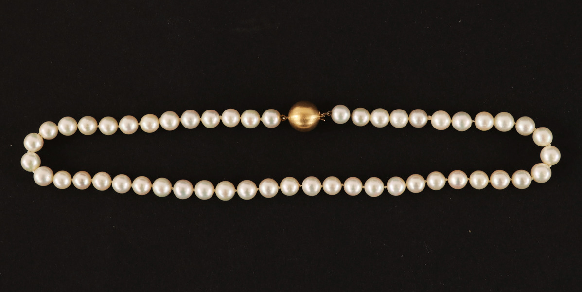 Pärlhalsband med lås i 18k