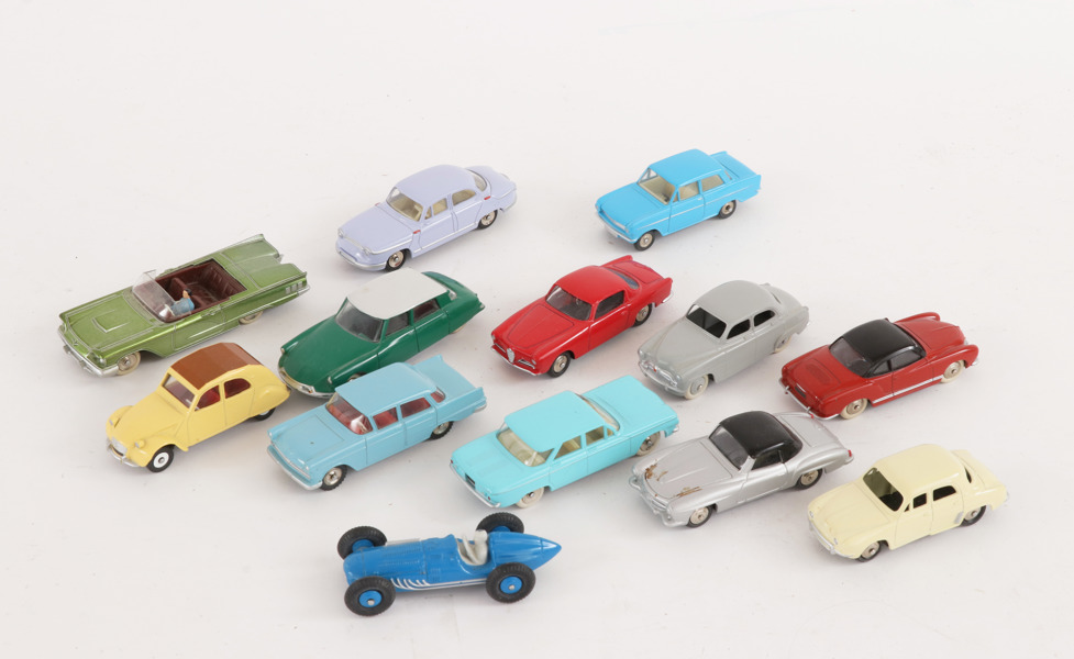 Leksaksbilar 13st, Dinky Toys, 2000-tal