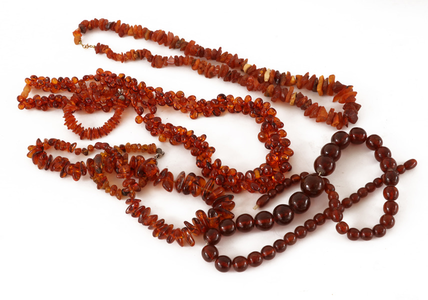 Halsband 4st samt armband 2st, bl.a. bärnsten