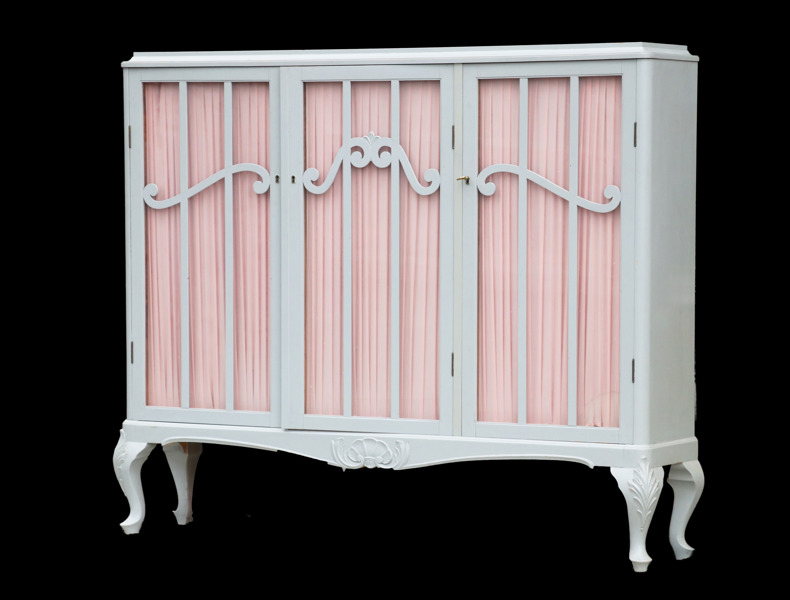 Vitrinskåp, rokokostil, 1900-talets första hälft