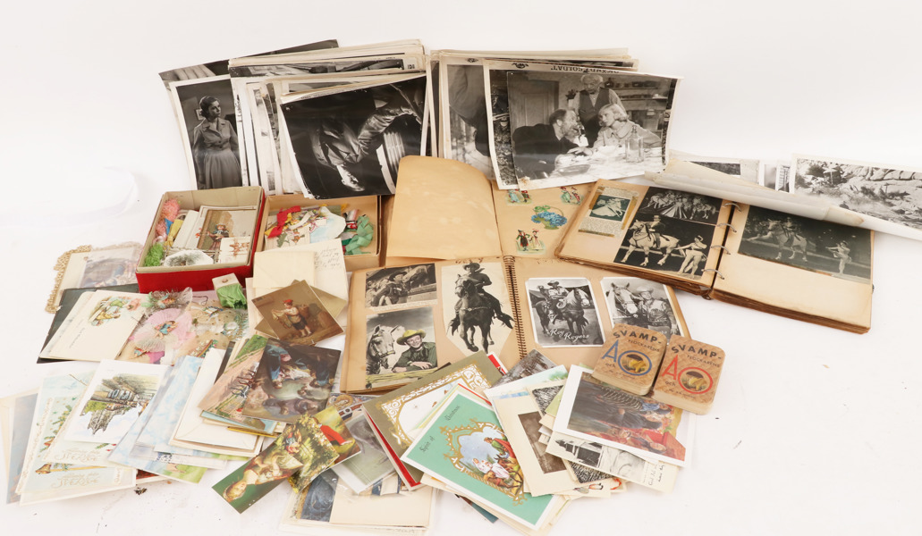 Parti stillbilder, brevkort, bokmärken, m.m. 