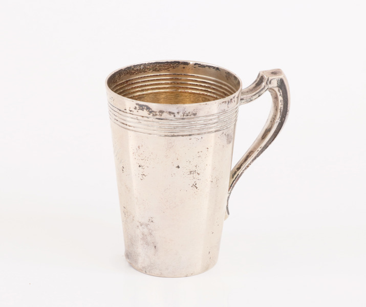 Kopp med hänkel, silver, A.G.Dufva, Stockholm, 1905