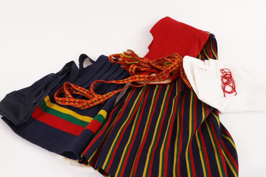 Folkdräkt för kvinna