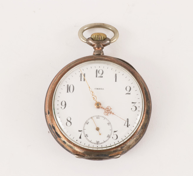 Fickur i silver, Omega