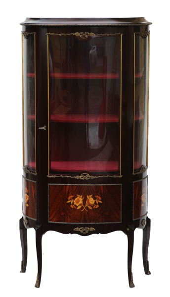 Vitrinskåp, gustaviansk stil, 1900-talets andra hälft