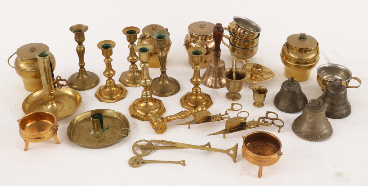 Parti mässingsföremål, bl.a. Skultuna