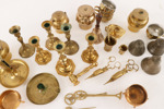 Parti mässingsföremål, bl.a. Skultuna