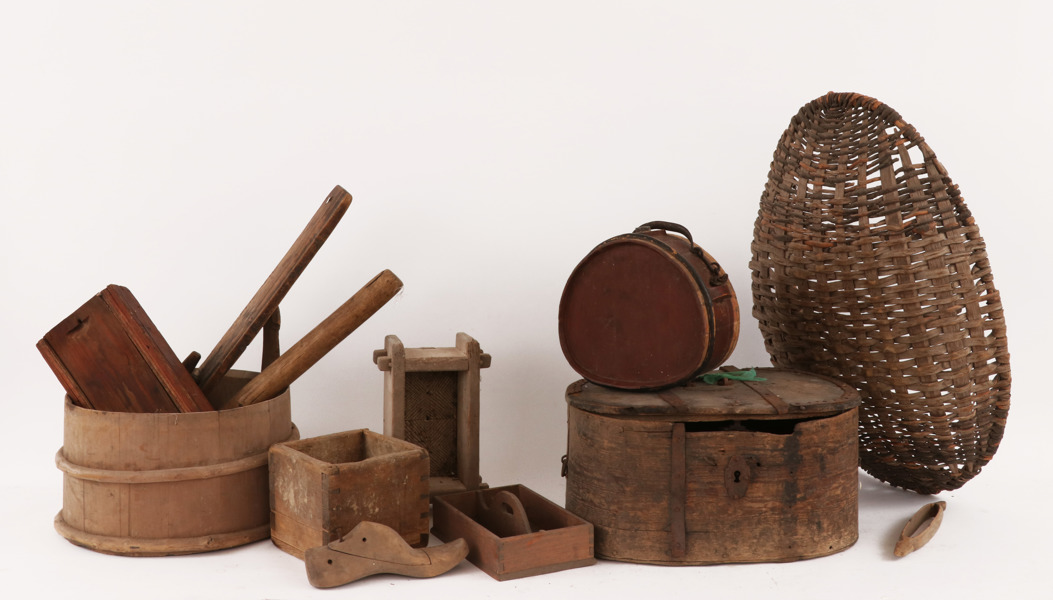 Parti allmogeföremål, mestadels 1800-tal