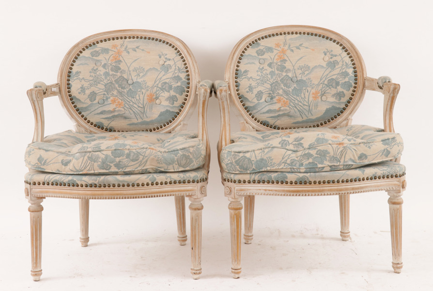 Karmstolar ett par, gustaviansk stil, 1900-talets slut