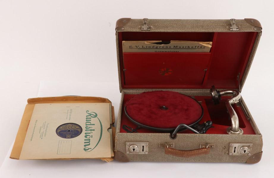 Resegrammofon med skivor, Sonora, 1900-talets första hälft