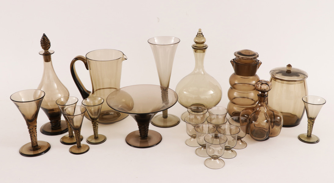 Sodatonat glas 21 delar, mestadels Simon Gate, 1900-talets första hälft