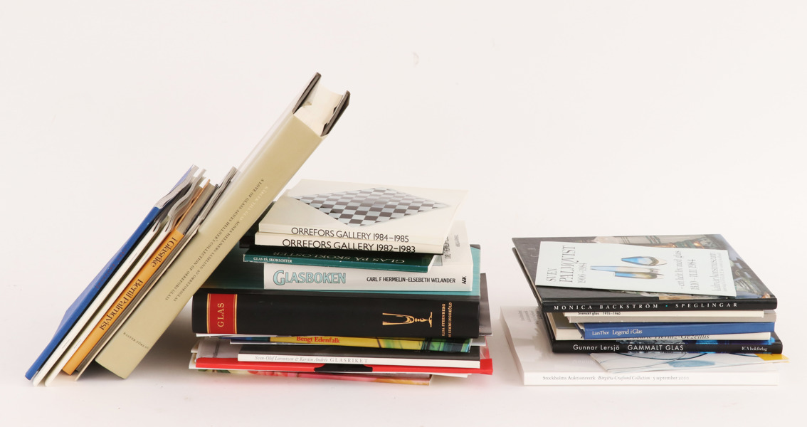 Parti böcker, rörande glas