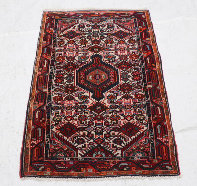 Handknuten matta, orientalisk