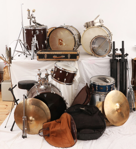 Parti trummor och trumsetsutrustning
