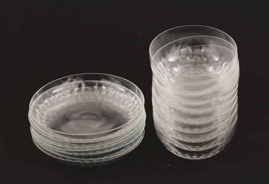 Skålar 8st samt assietter 8st