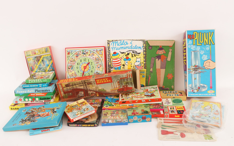Parti äldre spel, pussel, m.m.