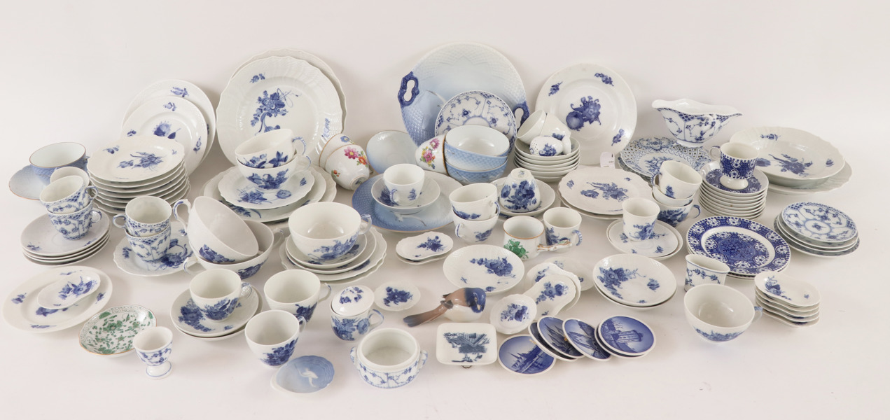 Stort parti porslin, mestadels Danmark