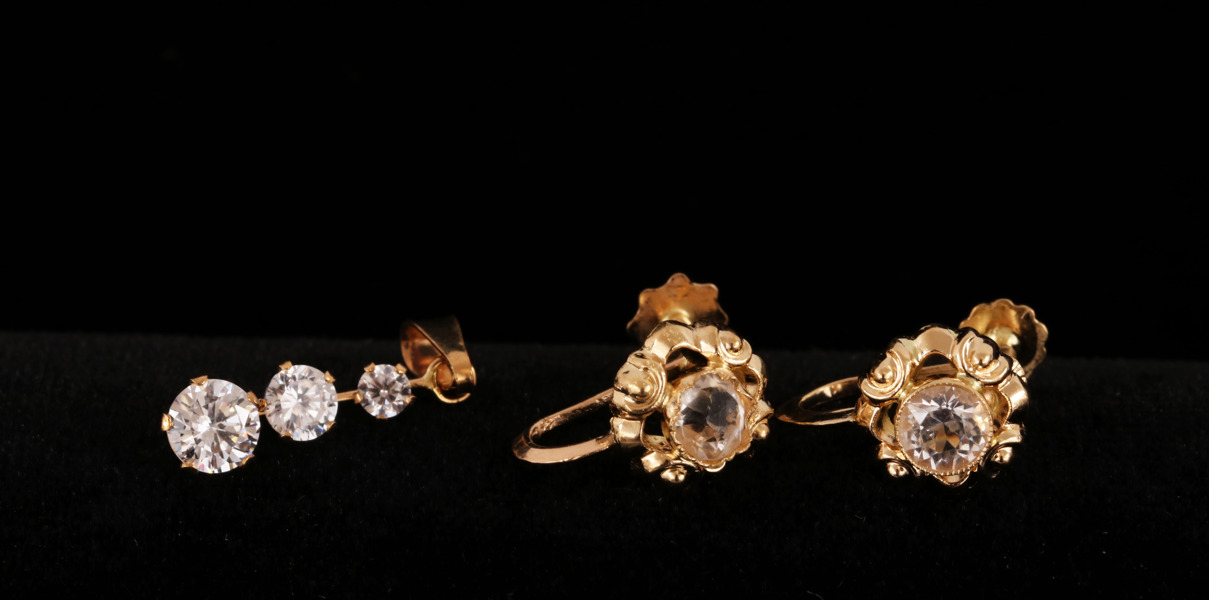 Örhängen ett par samt hänge, 18k