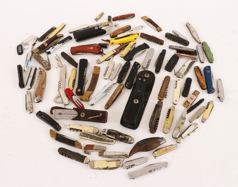 Stort parti fickknivar, bl.a. tidigt 1900-tal