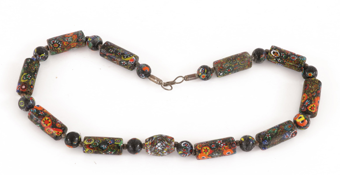 Halsband i konstglas, troligen Italien