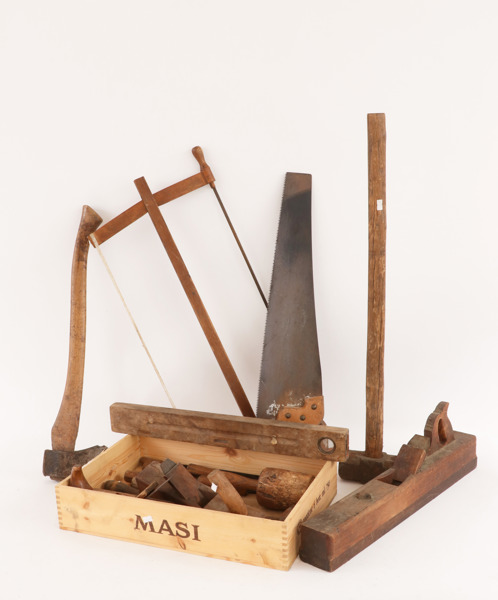 Parti äldre handverktyg och redskap, bl.a. 1800-tal