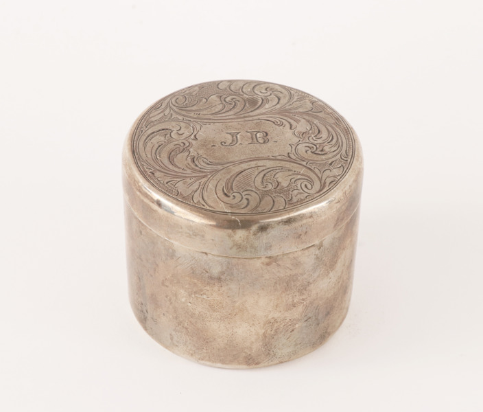 Toilettedosa i silver, 1857