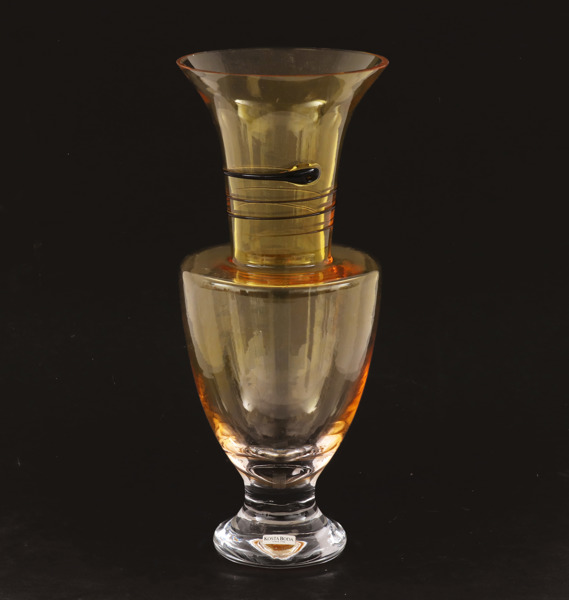 Vas, Monica Backström för Kosta Boda