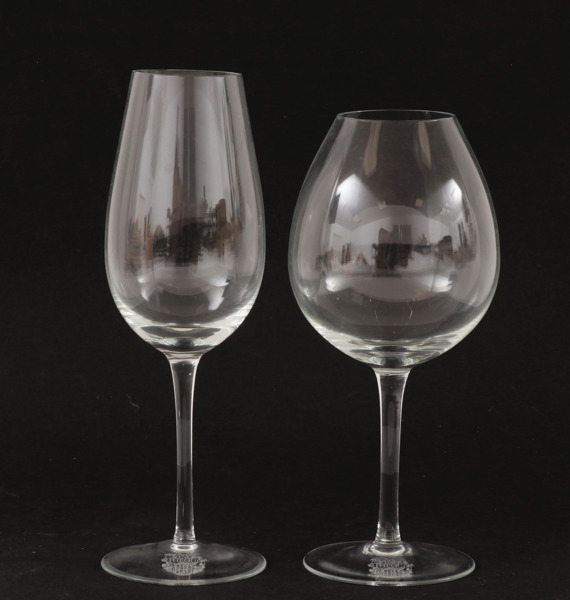 Vitvinsglas 11st samt rödvinsglas 12st