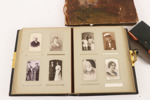 Äldre fotoalbum 2st samt ransoneringskort, bl.a. 1900-talets början