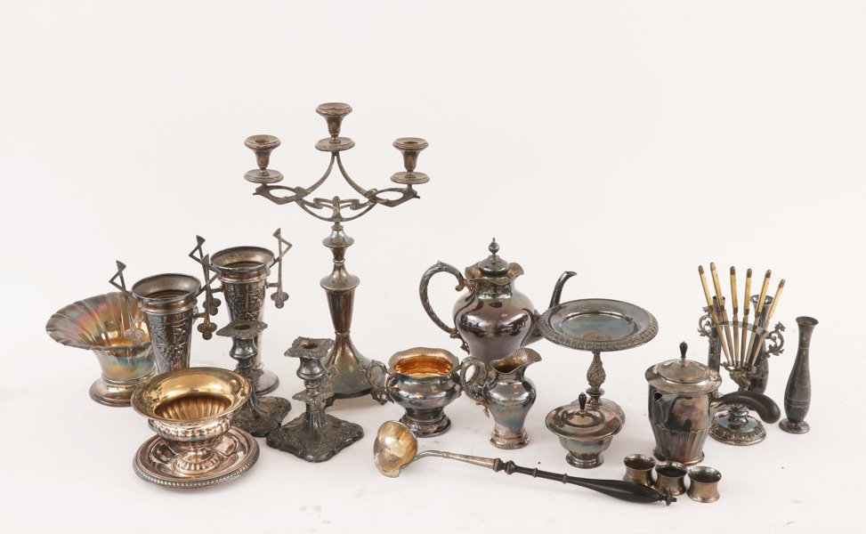 Parti nysilverföremål