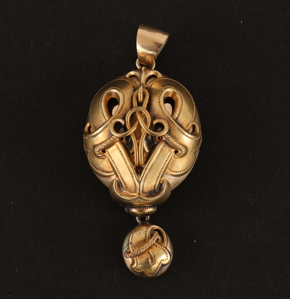 Hänge, delvis i 14k