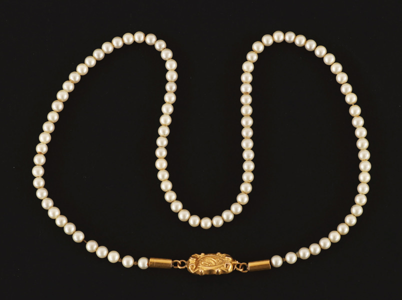 Pärlhalsband med lås i 18k, 1850