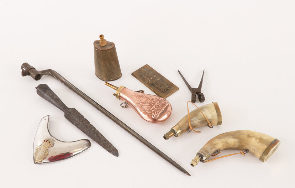 Militaria och vapenrelaterat 9 delar