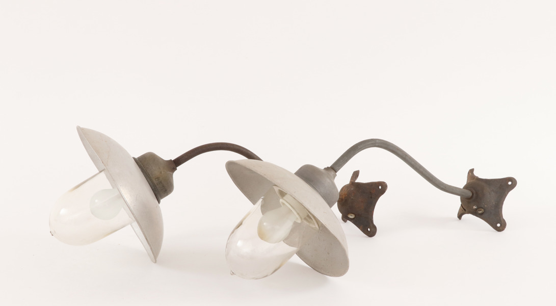 Fasadlampor 2st, 1900-talets första hälft