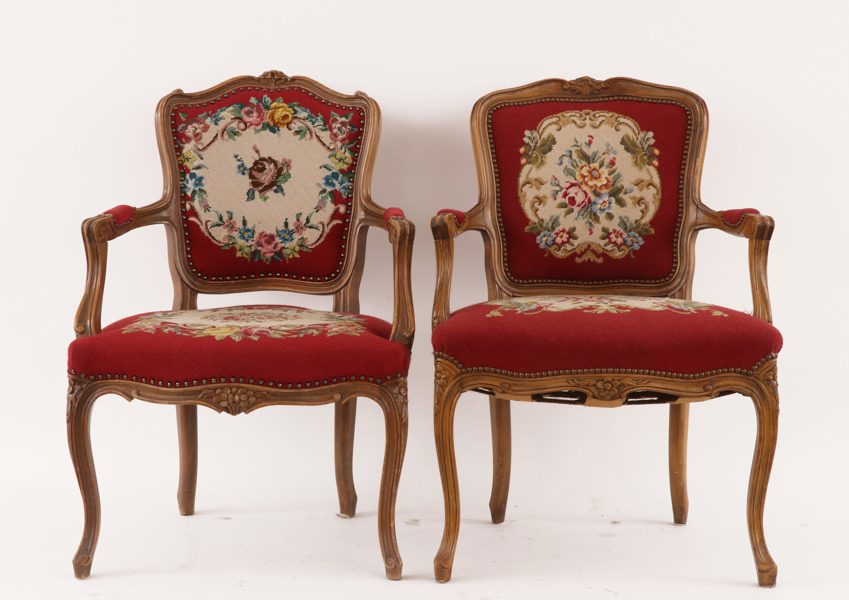 Karmstolar ett par, rokokostil, 1900-tal