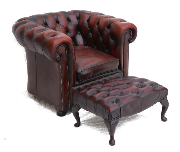 Fåtölj med fotpall, Chesterfieldmodell, Winchester Furniture, England