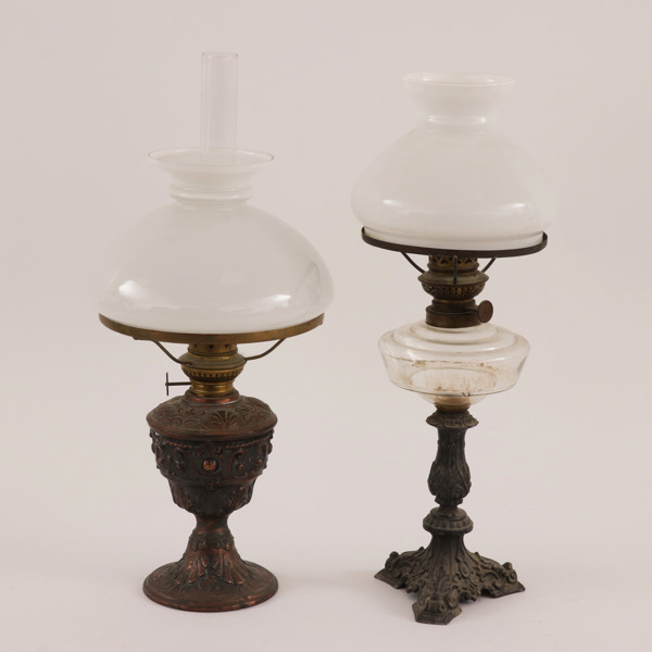 Bordsfotogenlampor 2st, omkring år 1900