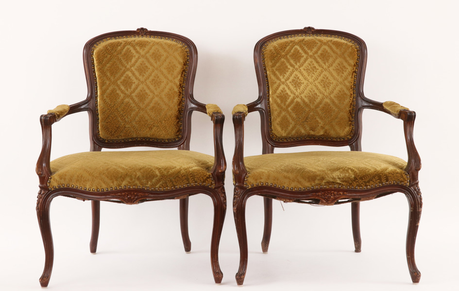 Karmstolar ett par, rokokostil, 1900-tal